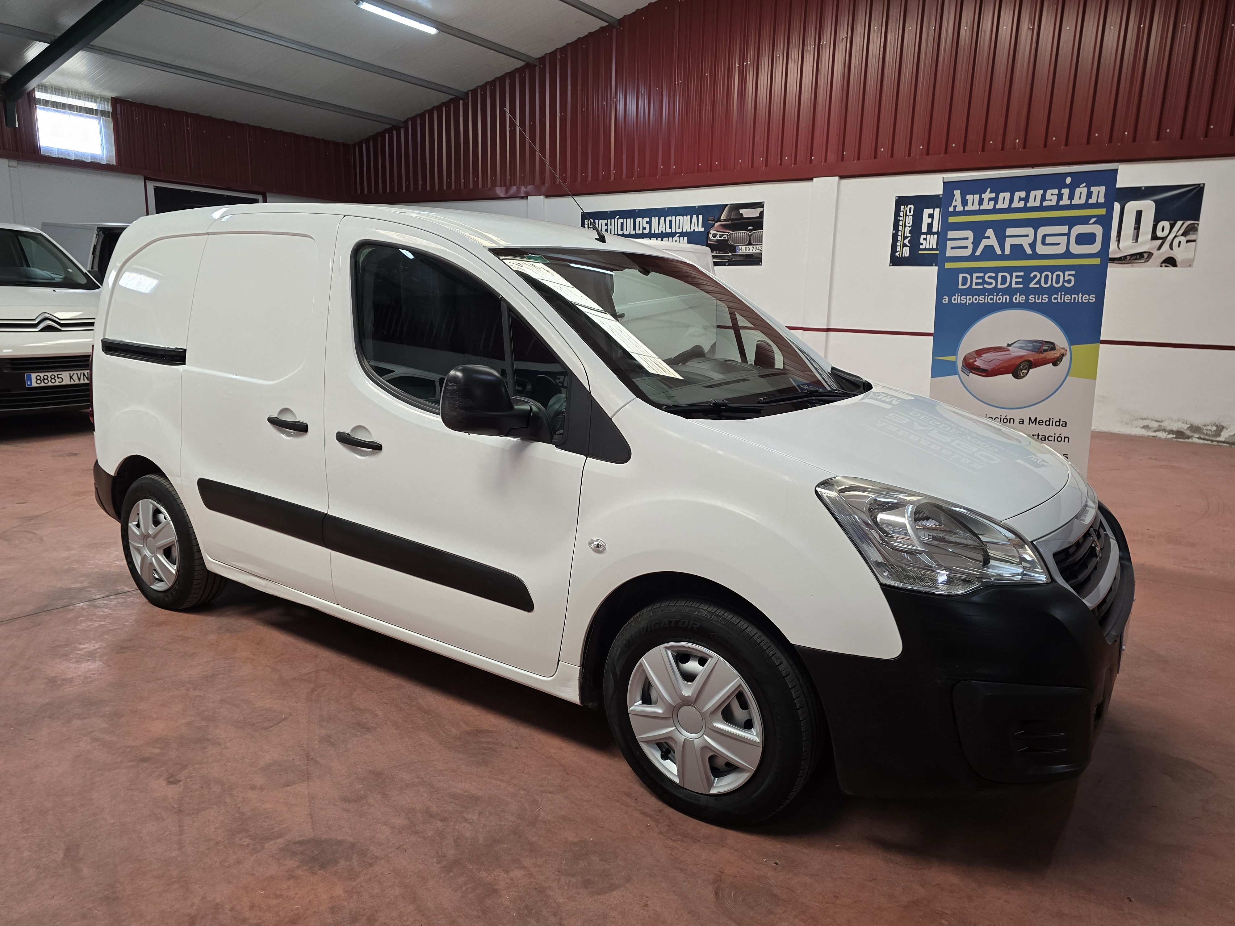 PEUGEOT PARNERT 1.6 hdi 100CV CON ESTANTERIAS