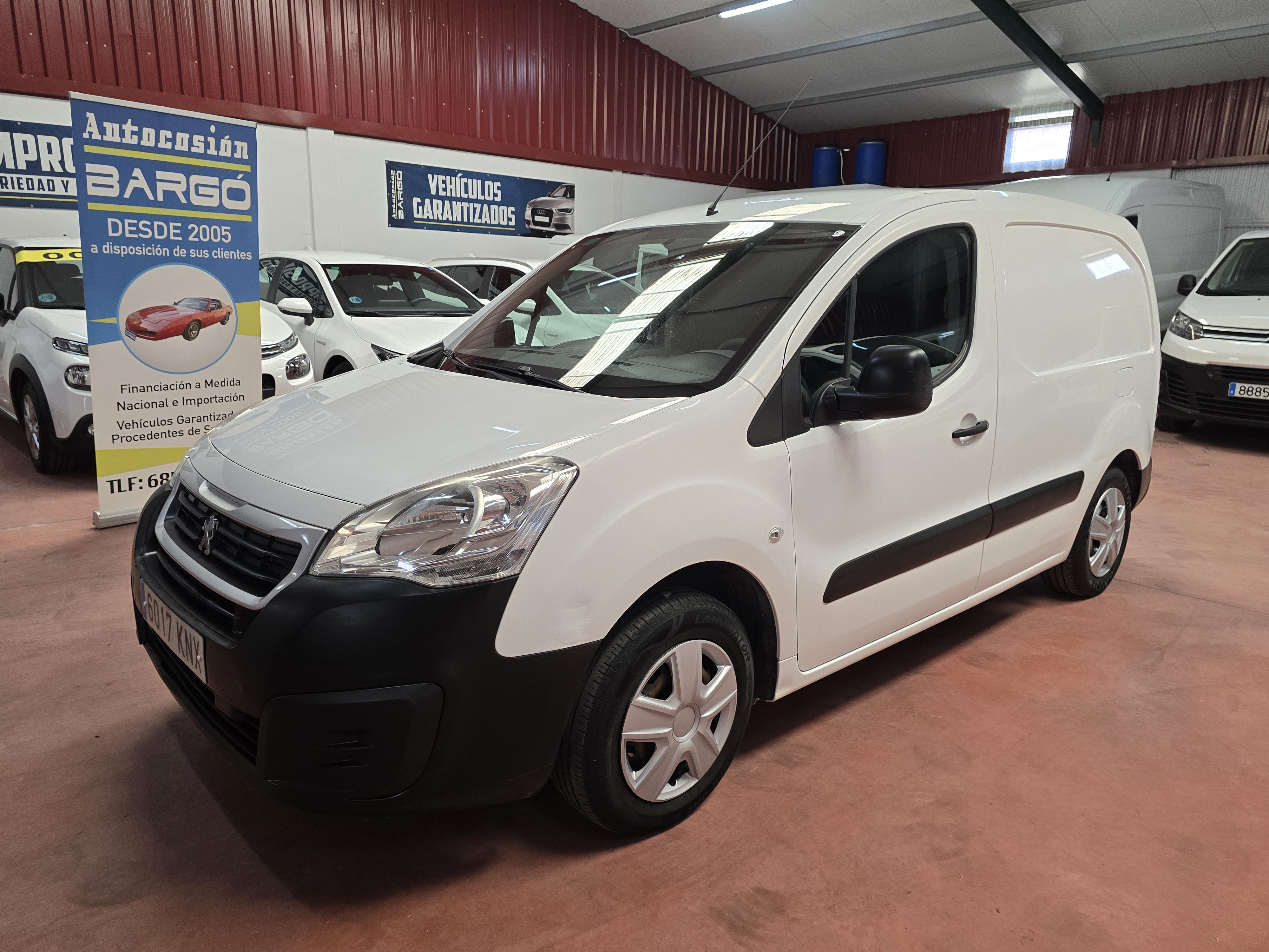PEUGEOT PARNERT 1.6 hdi 100CV CON ESTANTERIAS