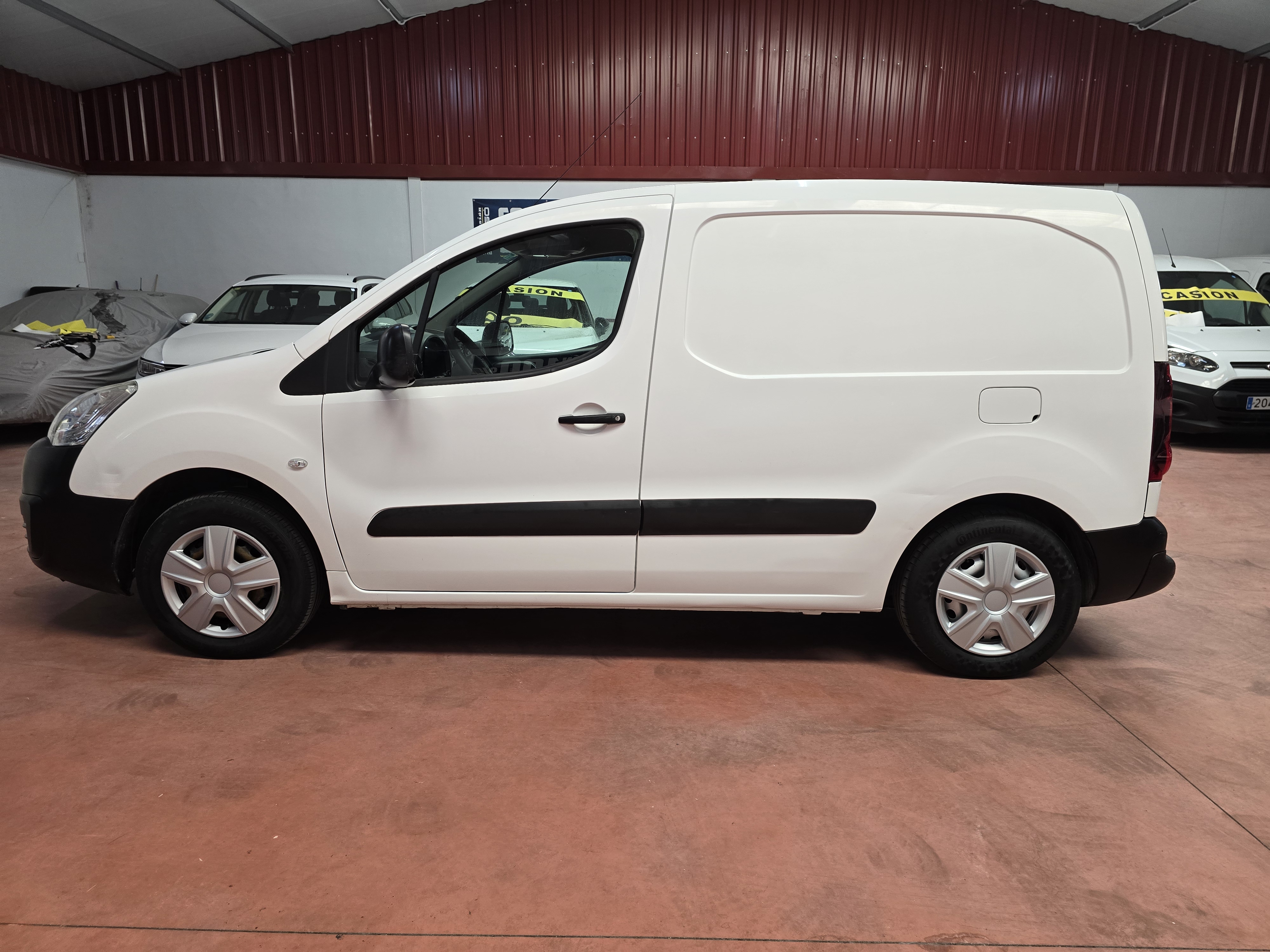 PEUGEOT PARNERT 1.6 hdi 100CV CON ESTANTERIAS
