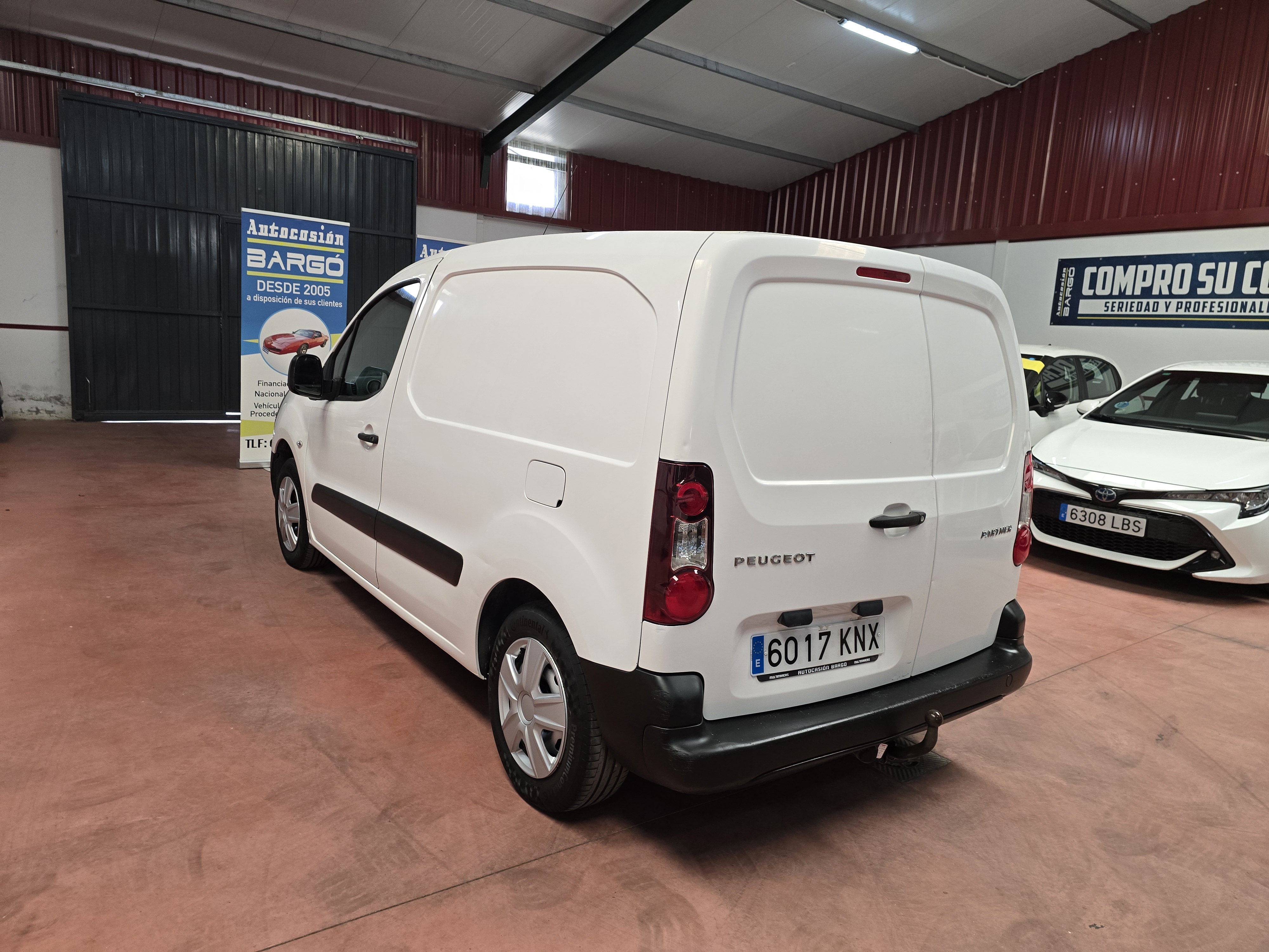 PEUGEOT PARNERT 1.6 hdi 100CV CON ESTANTERIAS