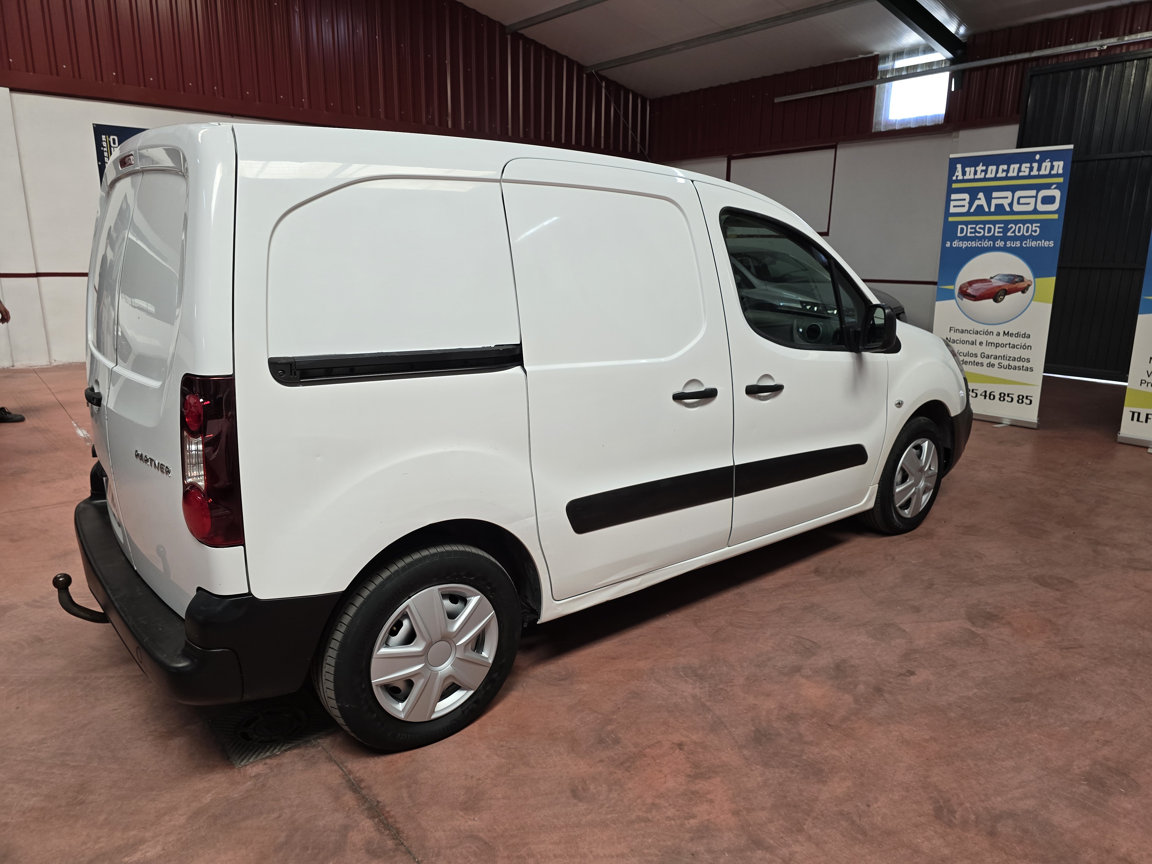 PEUGEOT PARNERT 1.6 hdi 100CV CON ESTANTERIAS
