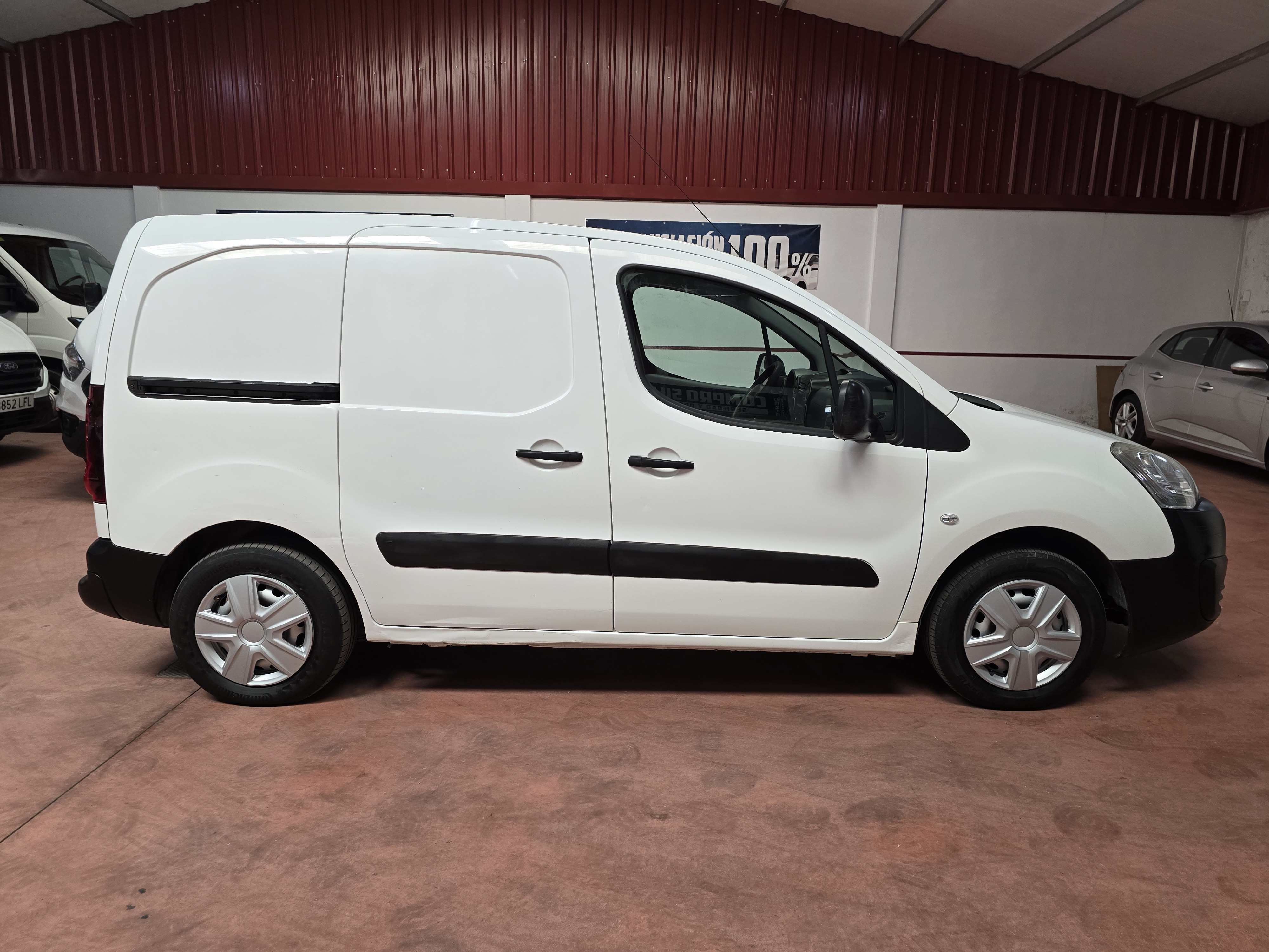 PEUGEOT PARNERT 1.6 hdi 100CV CON ESTANTERIAS