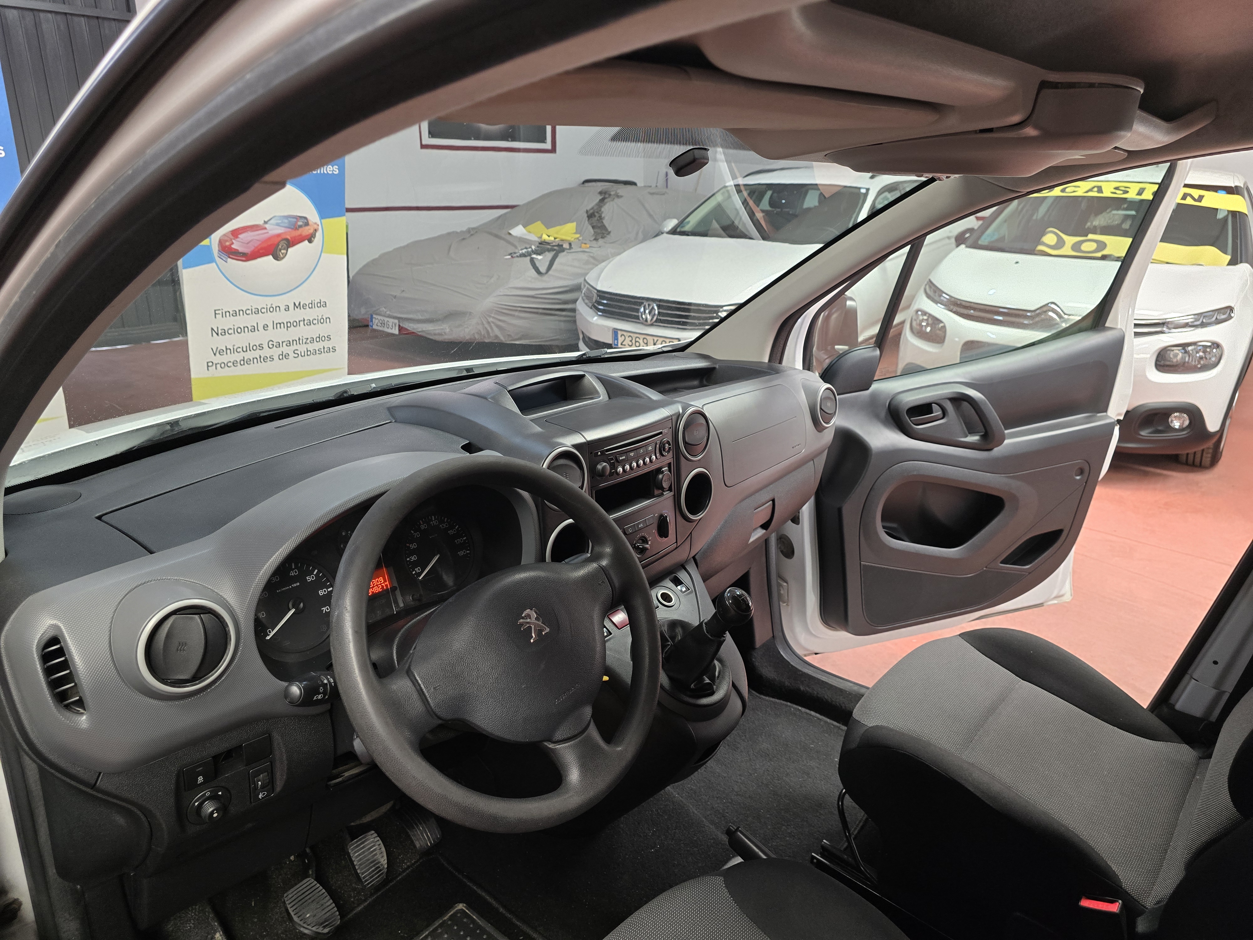 PEUGEOT PARNERT 1.6 hdi 100CV CON ESTANTERIAS