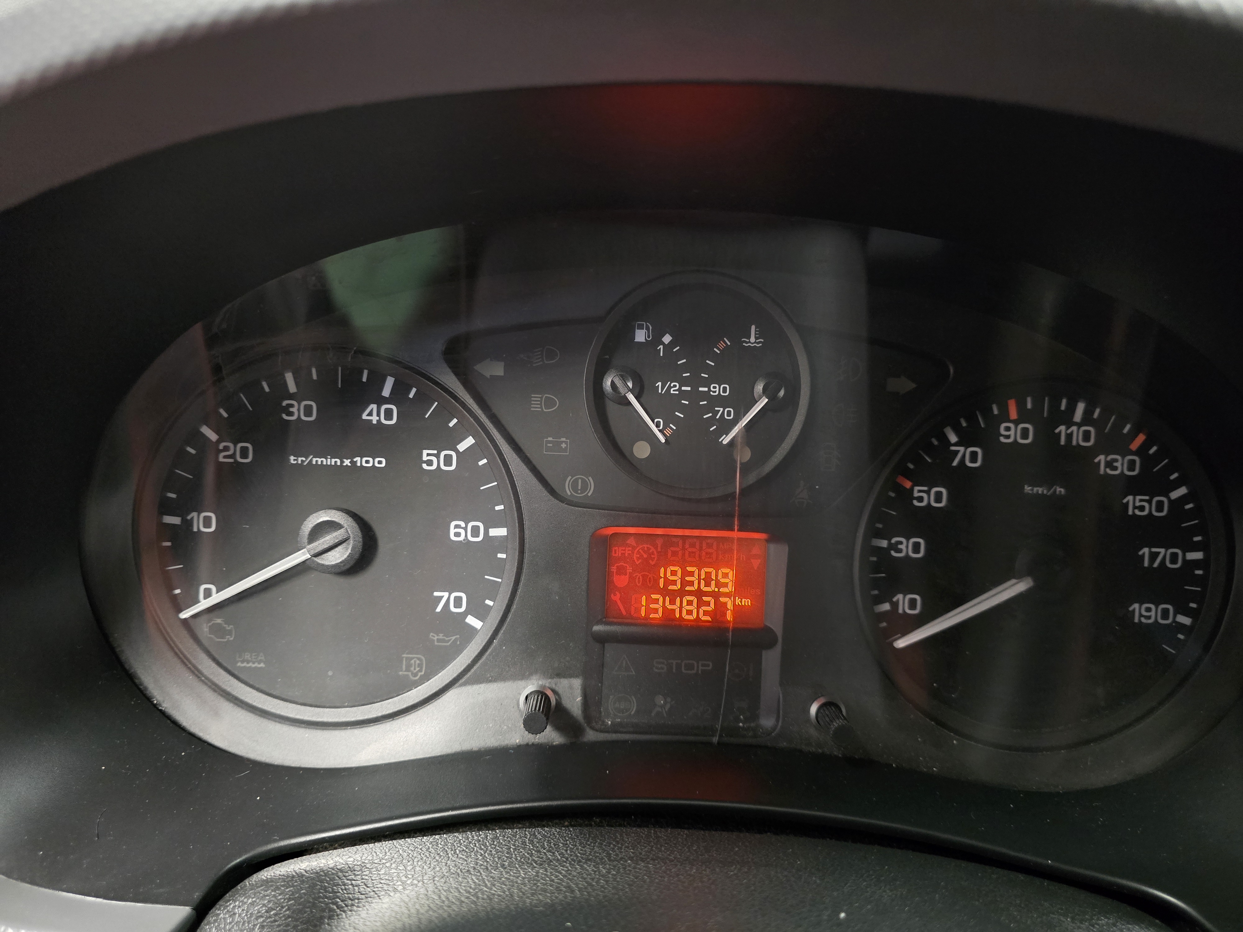 PEUGEOT PARNERT 1.6 hdi 100CV CON ESTANTERIAS