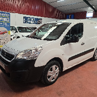 PEUGEOT PARNERT 1.6 hdi 100CV CON ESTANTERIAS