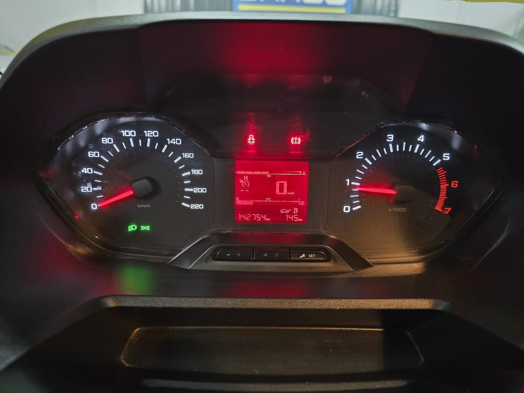 PEUGEOT PARNERT 1.6 hdi 100CV 